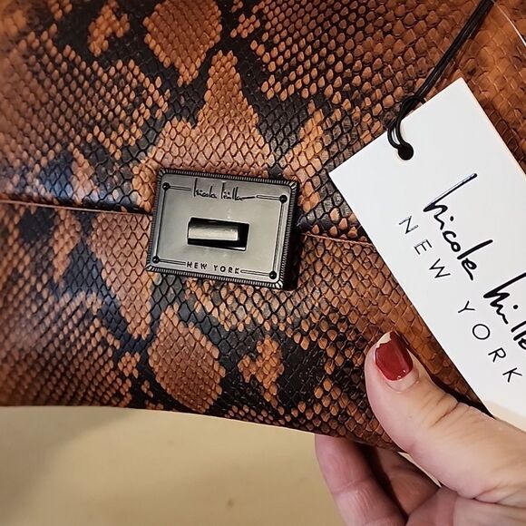Georgeous Nicole Miller Crossbody bag NWT brown Snakeskin - Picture 3 of 5